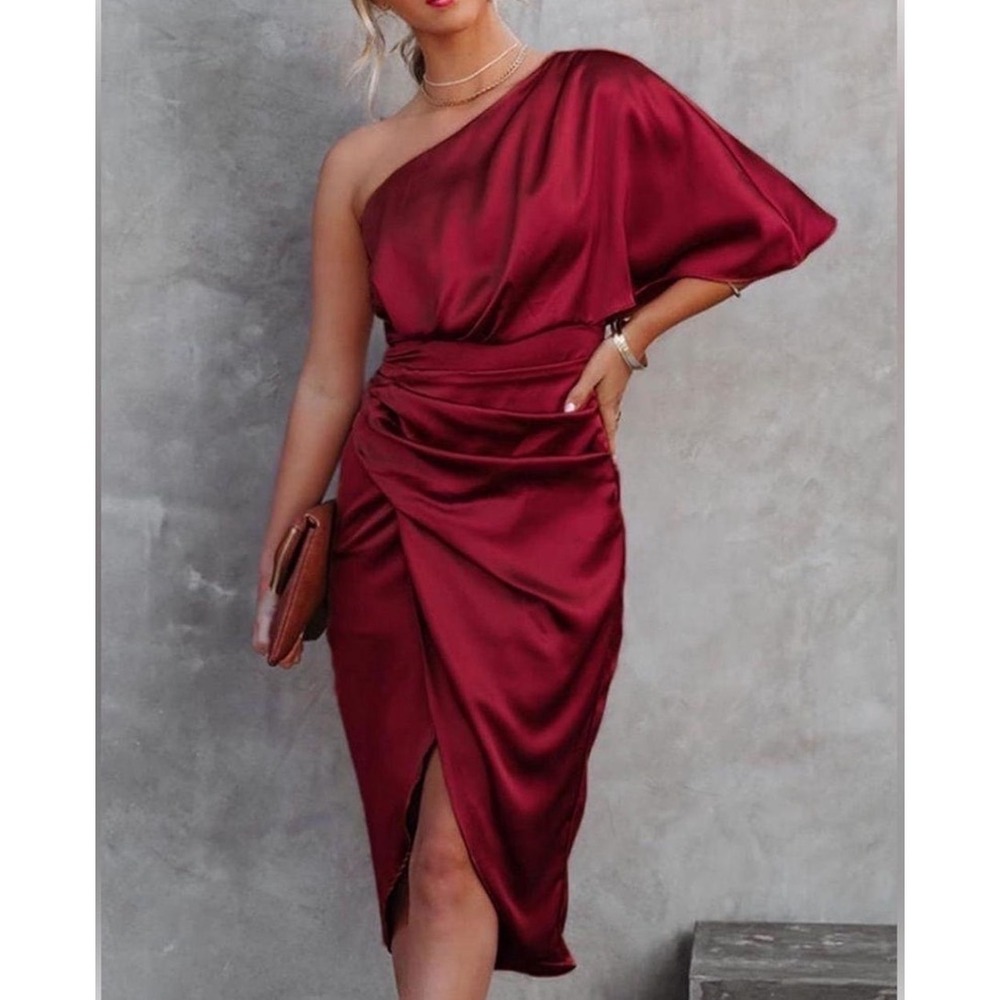 Cupshe One-Shoulder Satin Midi Dress in Burgundy